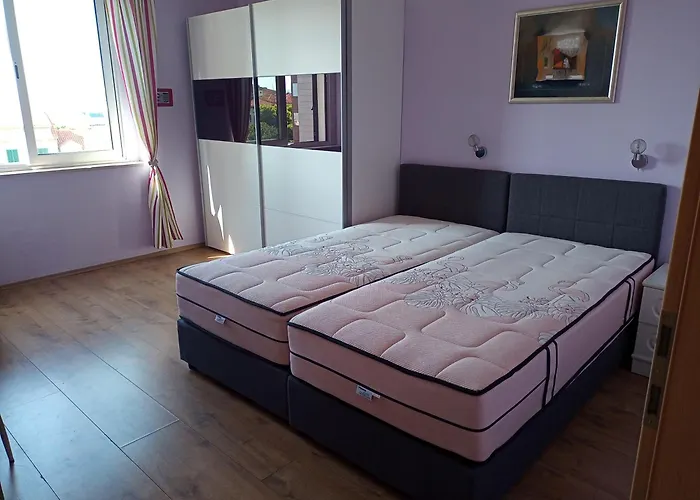 Port View-5 Min From Center Split