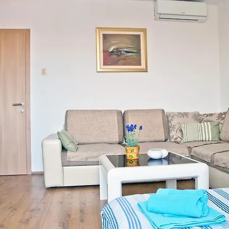 Apartment Port View-5 Min From Center Apartment