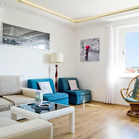 Apartment Port View-5 Min From Center Apartment
