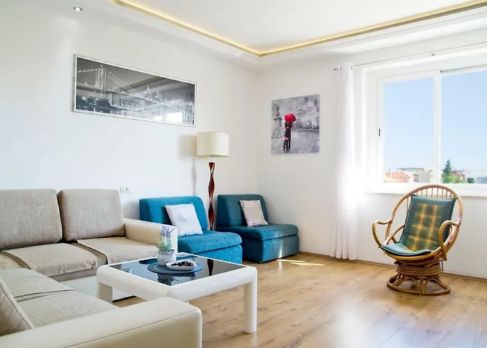 Port View-5 Min From Center شقة